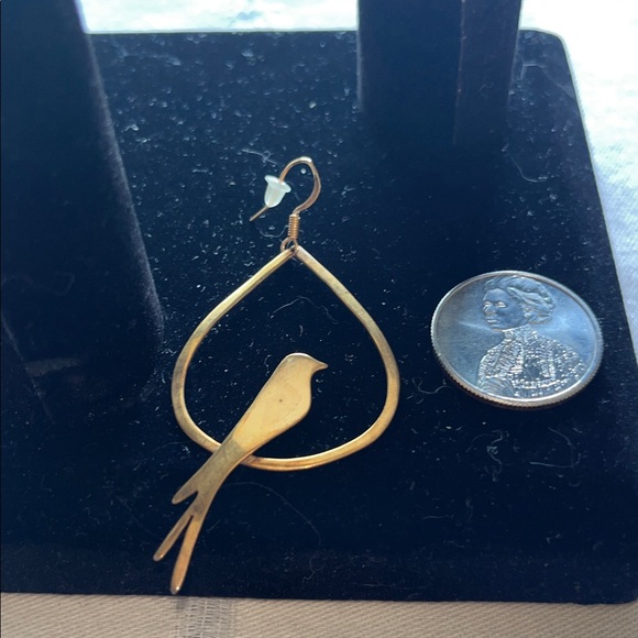 Gold Metal Jewelry Bird Hoop Earrings - Picture 2 of 2
